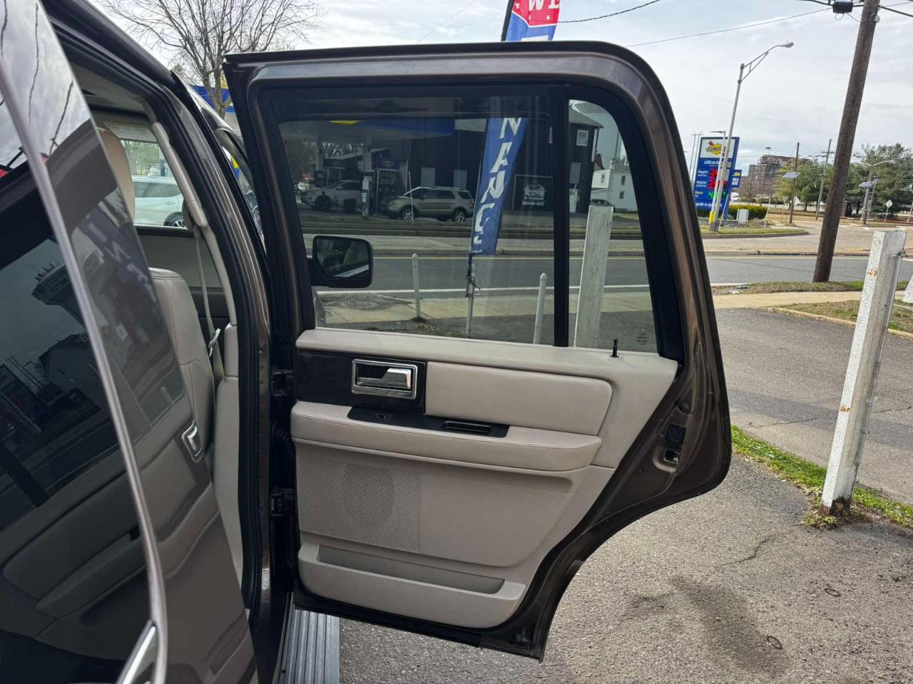 Lincoln Navigator 2WD 4dr 2015