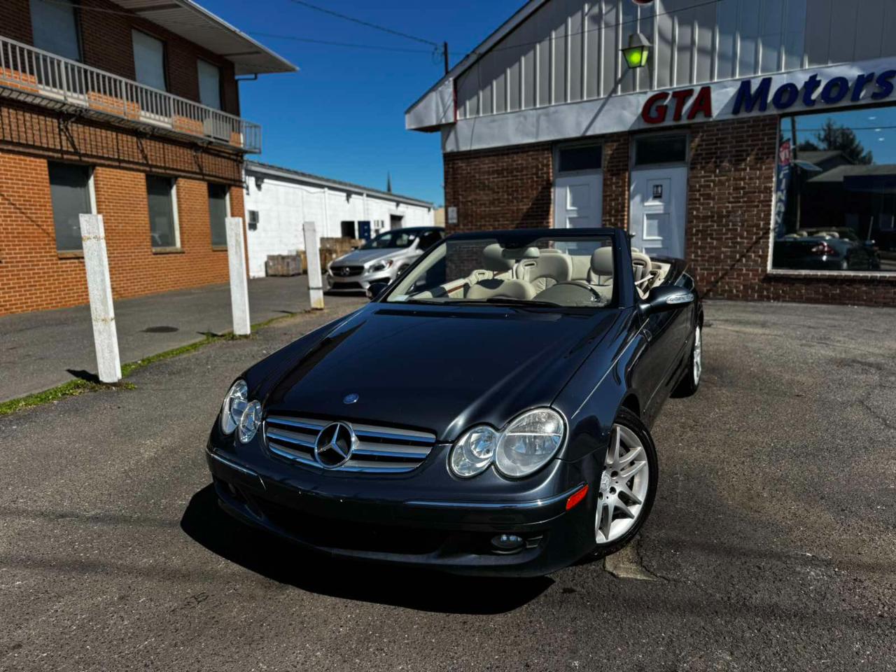 Mercedes-Benz CLK-Class 2dr Cabriolet 3.5L 2009