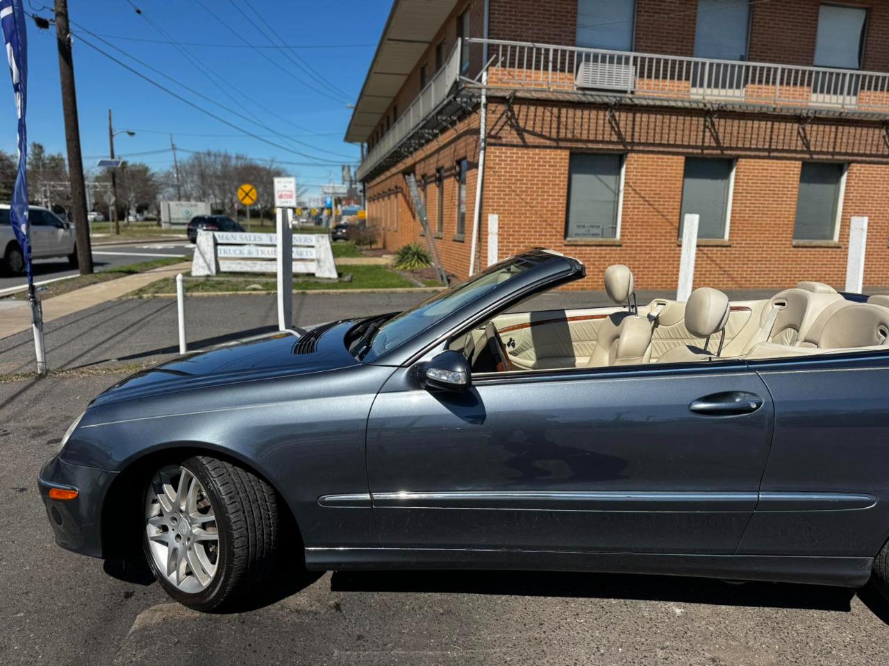 Mercedes-Benz CLK-Class 2dr Cabriolet 3.5L 2009