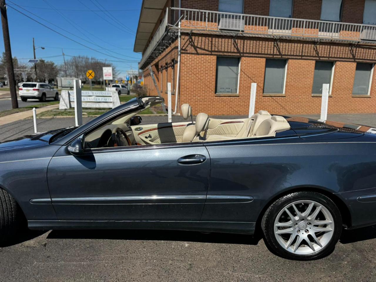 Mercedes-Benz CLK-Class 2dr Cabriolet 3.5L 2009