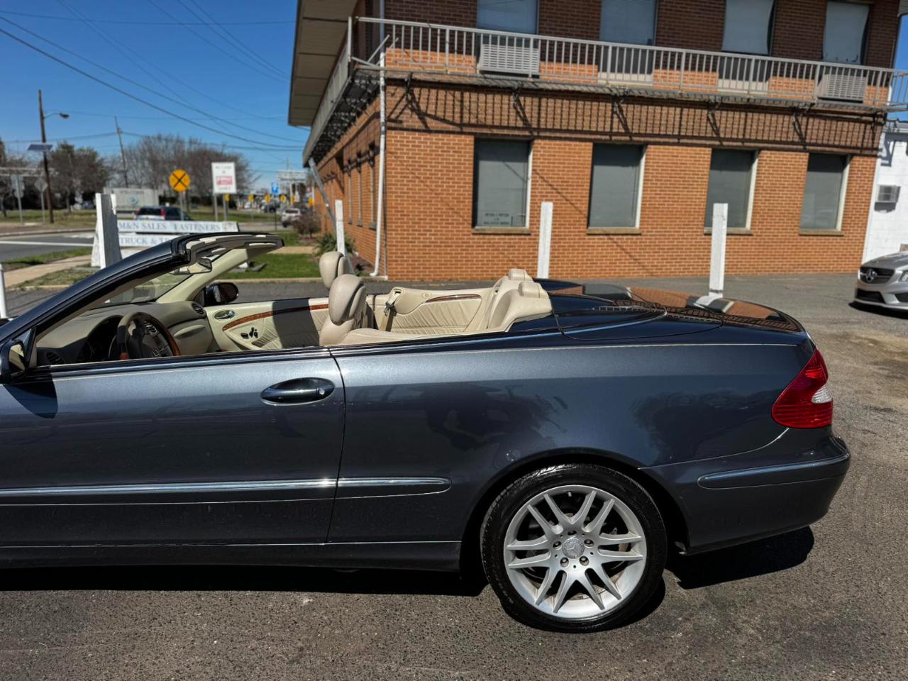 Mercedes-Benz CLK-Class 2dr Cabriolet 3.5L 2009