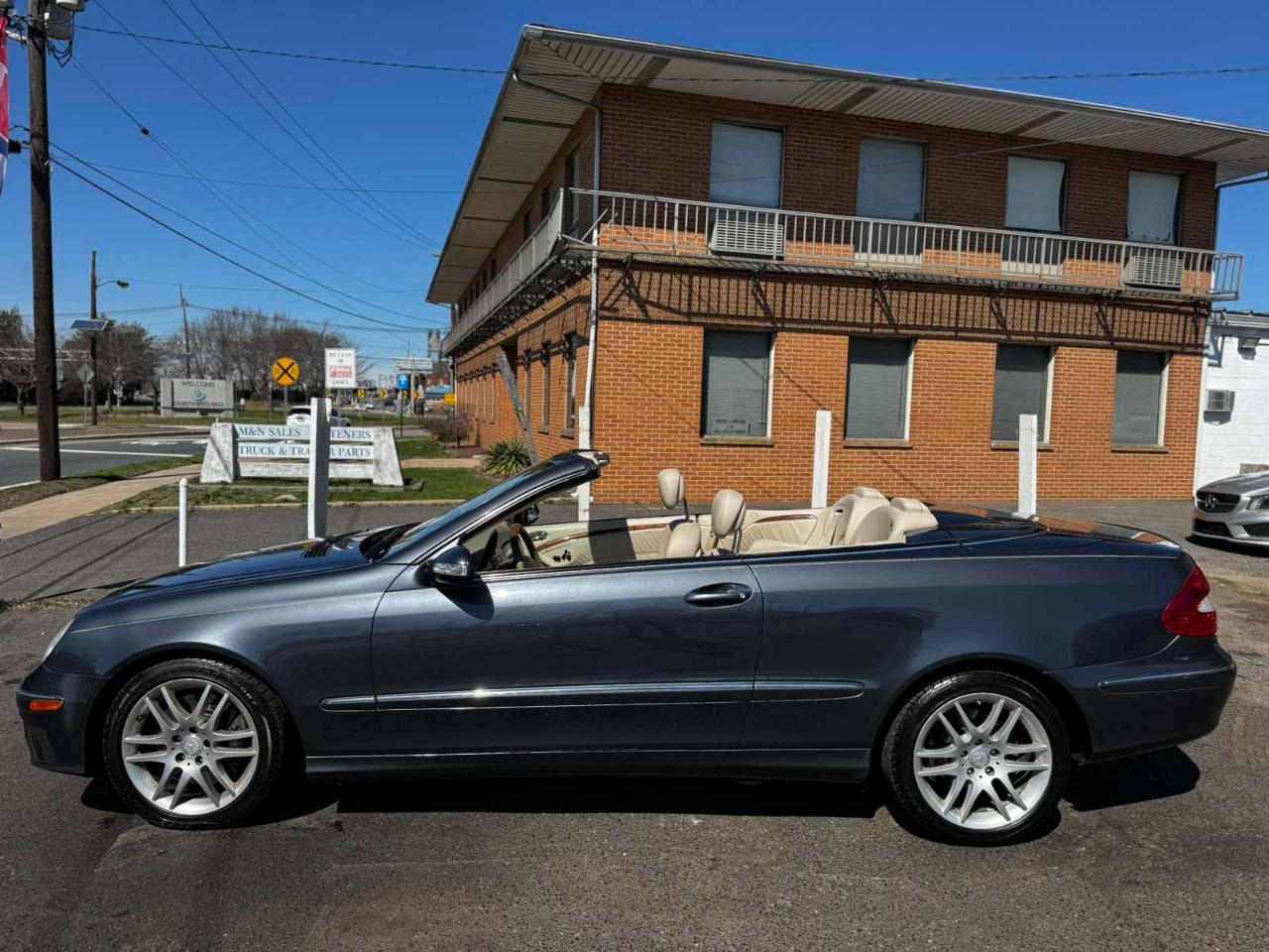 Mercedes-Benz CLK-Class 2dr Cabriolet 3.5L 2009
