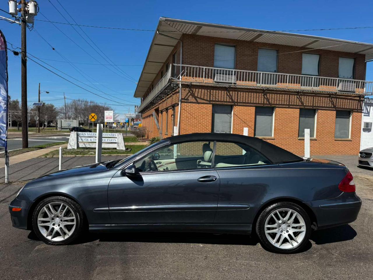 Mercedes-Benz CLK-Class 2dr Cabriolet 3.5L 2009