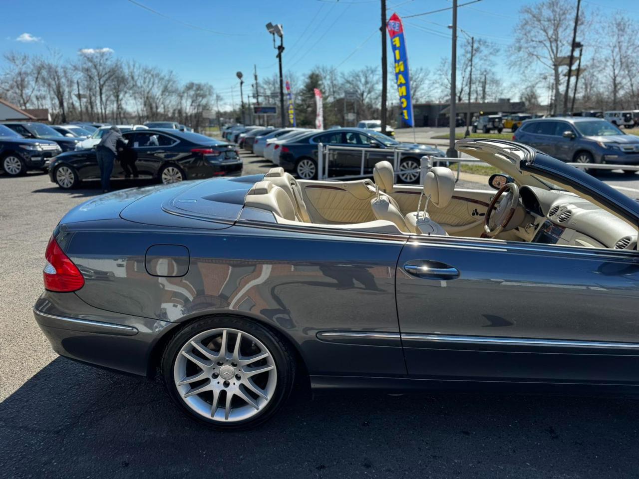 Mercedes-Benz CLK-Class 2dr Cabriolet 3.5L 2009