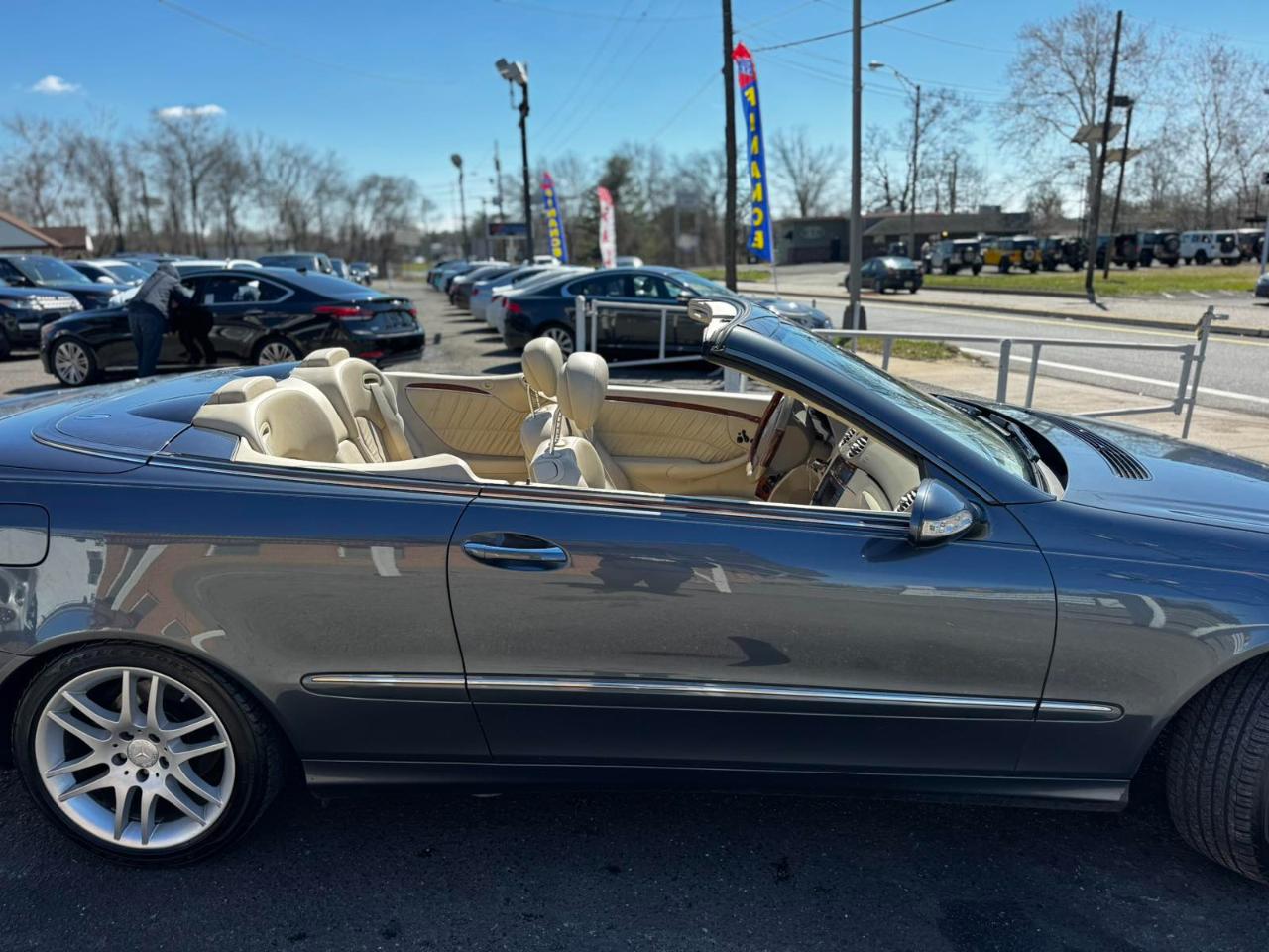 Mercedes-Benz CLK-Class 2dr Cabriolet 3.5L 2009