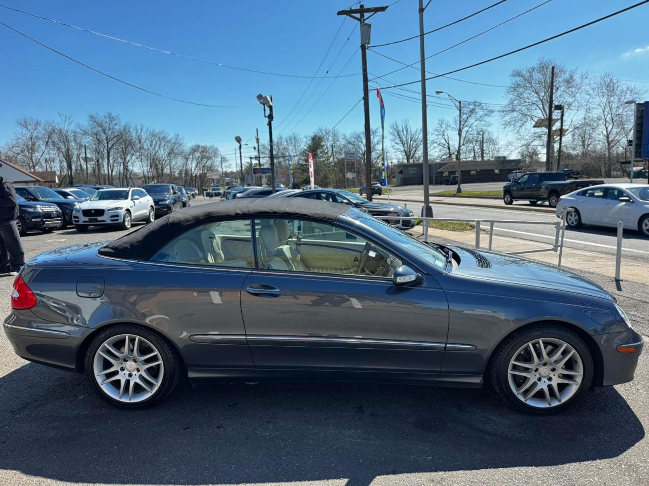 Mercedes-Benz CLK-Class 2dr Cabriolet 3.5L 2009