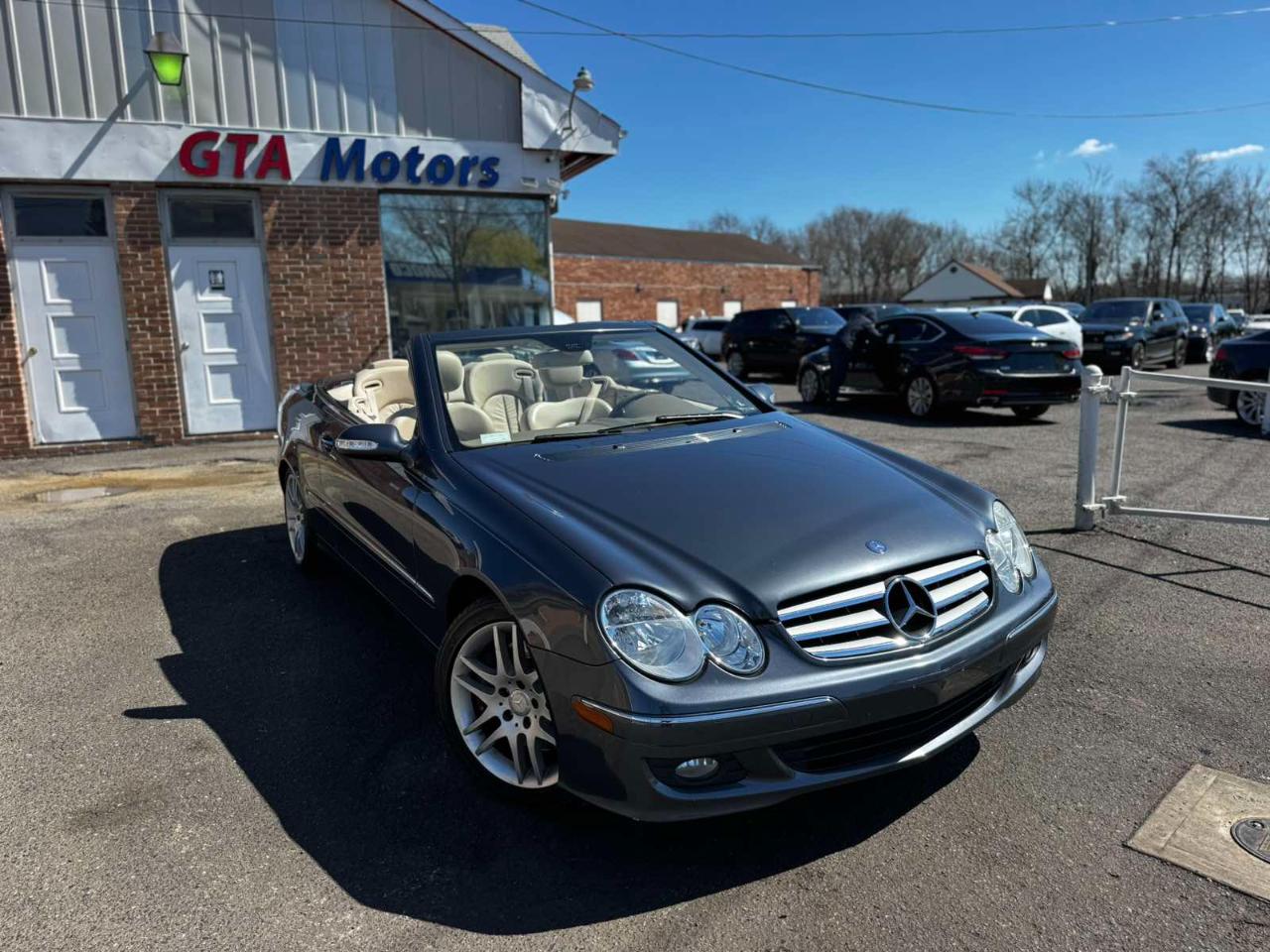 Mercedes-Benz CLK-Class 2dr Cabriolet 3.5L 2009
