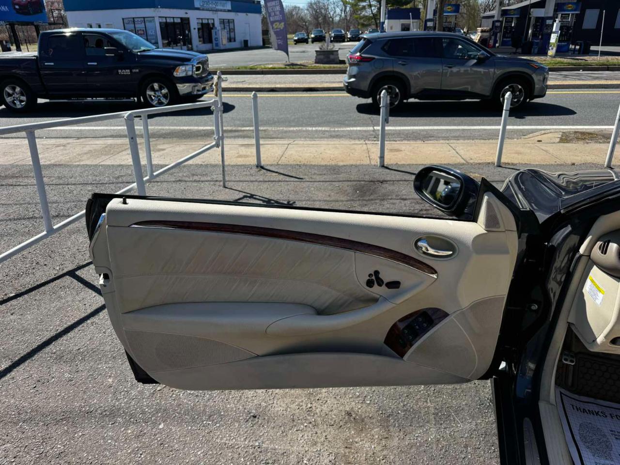 Mercedes-Benz CLK-Class 2dr Cabriolet 3.5L 2009