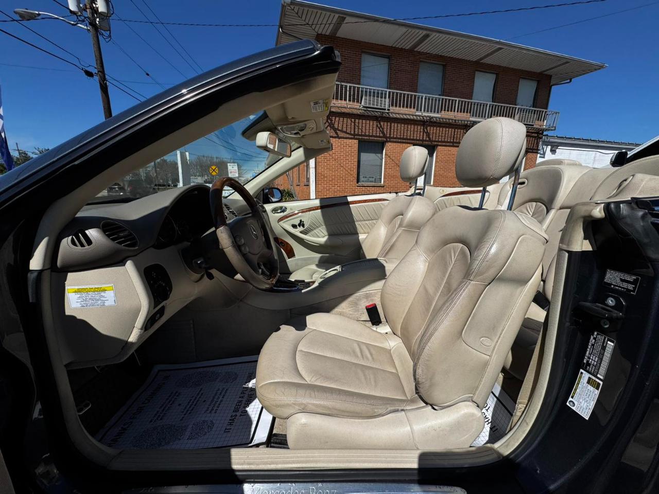 Mercedes-Benz CLK-Class 2dr Cabriolet 3.5L 2009