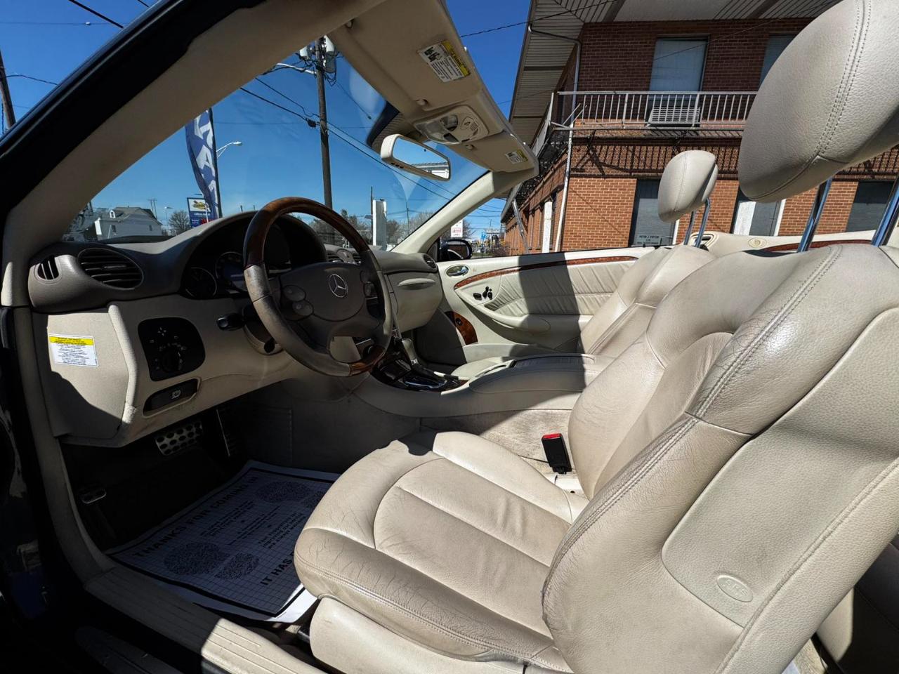 Mercedes-Benz CLK-Class 2dr Cabriolet 3.5L 2009