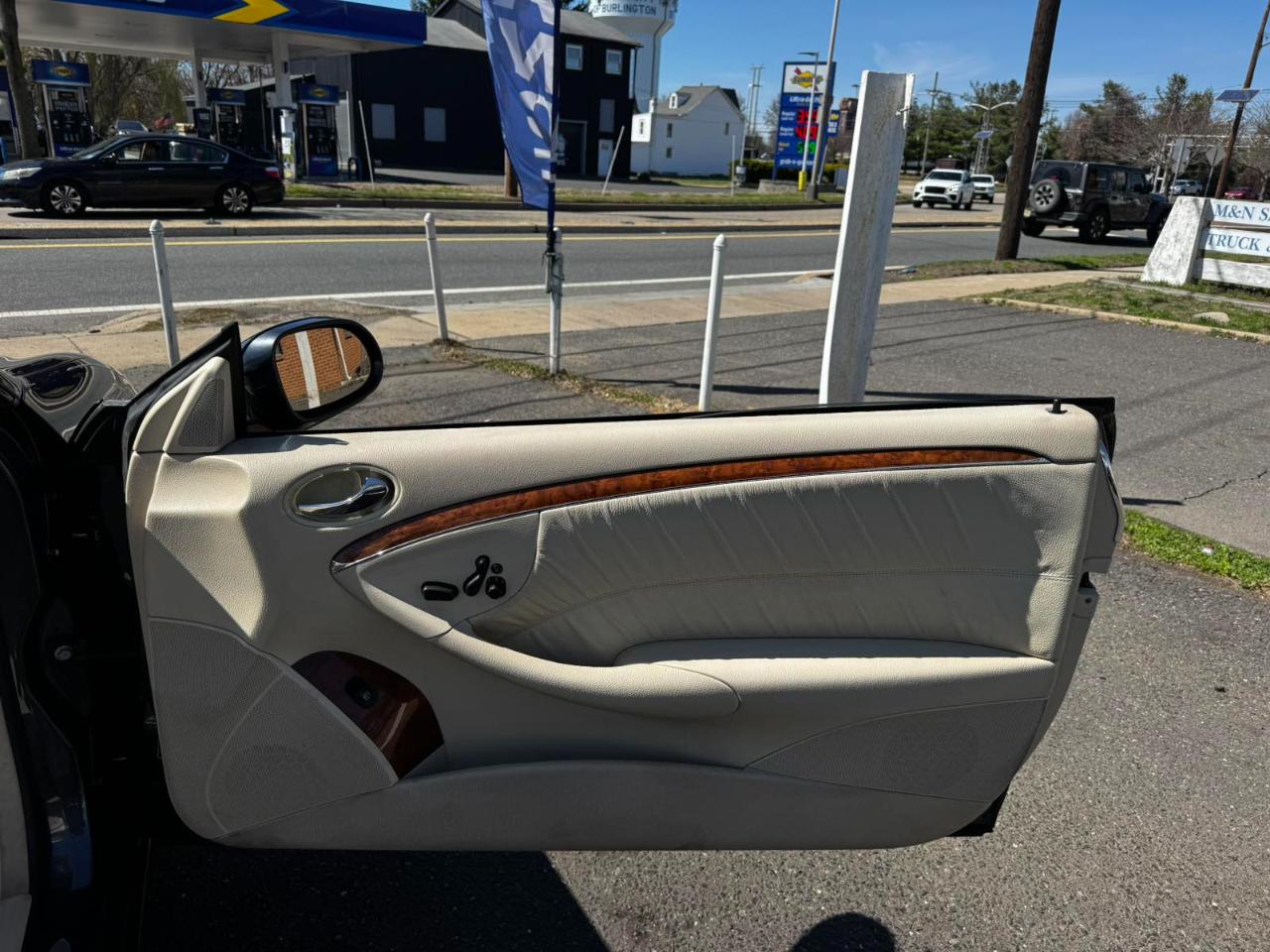 Mercedes-Benz CLK-Class 2dr Cabriolet 3.5L 2009