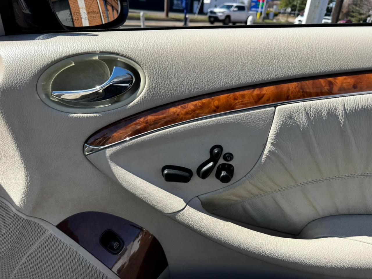 Mercedes-Benz CLK-Class 2dr Cabriolet 3.5L 2009