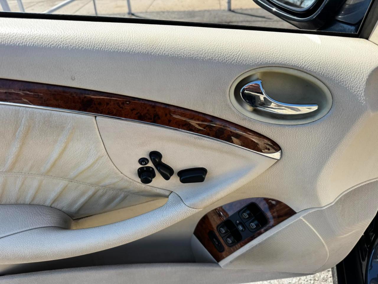 Mercedes-Benz CLK-Class 2dr Cabriolet 3.5L 2009