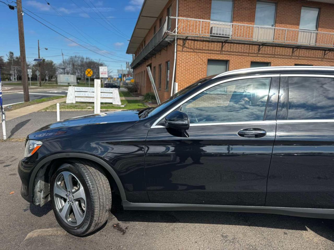 Mercedes-Benz GLC GLC 300 4MATIC SUV 2017
