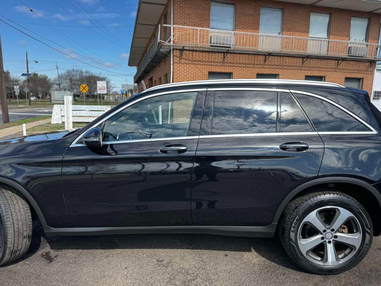 Mercedes-Benz GLC GLC 300 4MATIC SUV 2017