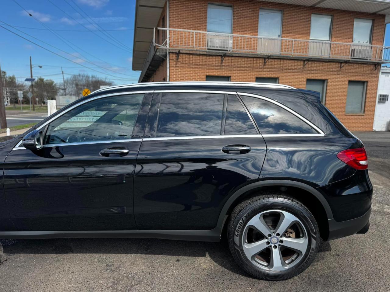 Mercedes-Benz GLC GLC 300 4MATIC SUV 2017