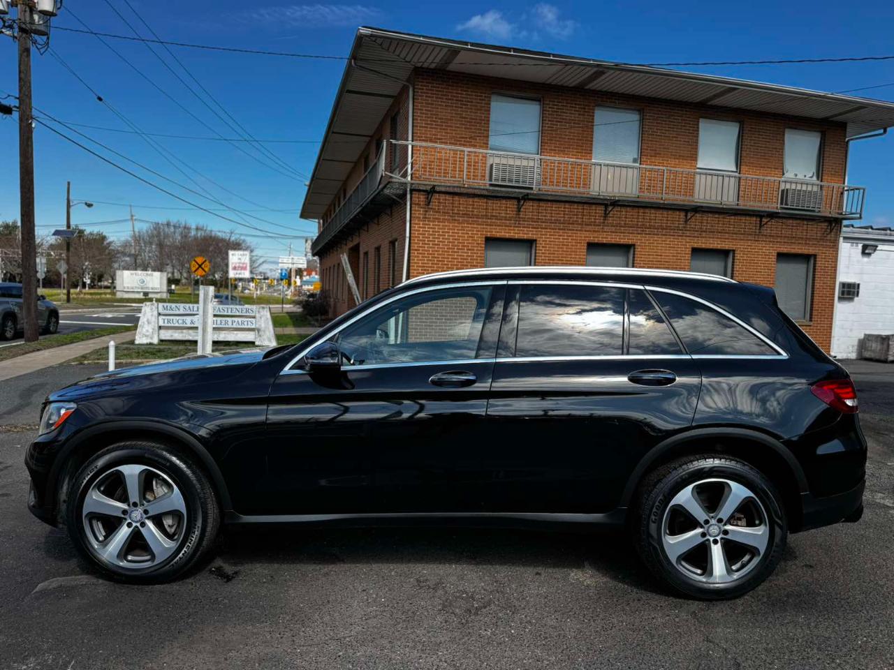 Mercedes-Benz GLC GLC 300 4MATIC SUV 2017