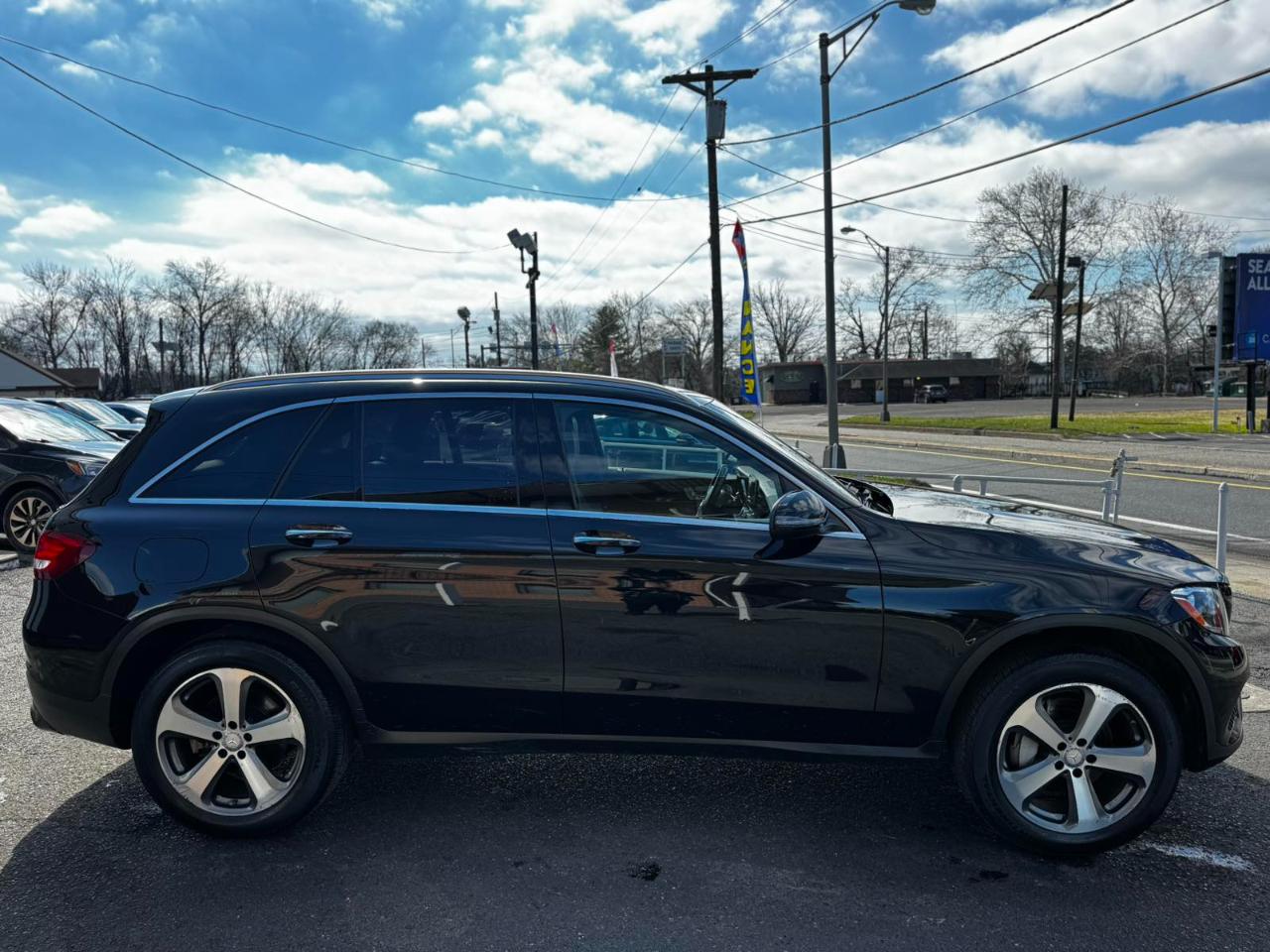 Mercedes-Benz GLC GLC 300 4MATIC SUV 2017