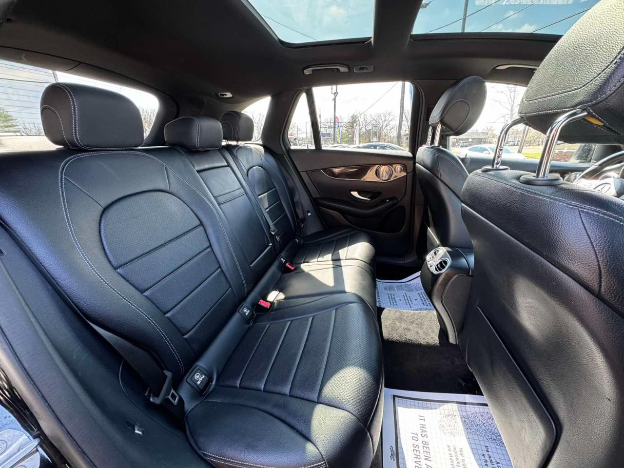 Mercedes-Benz GLC GLC 300 4MATIC SUV 2017