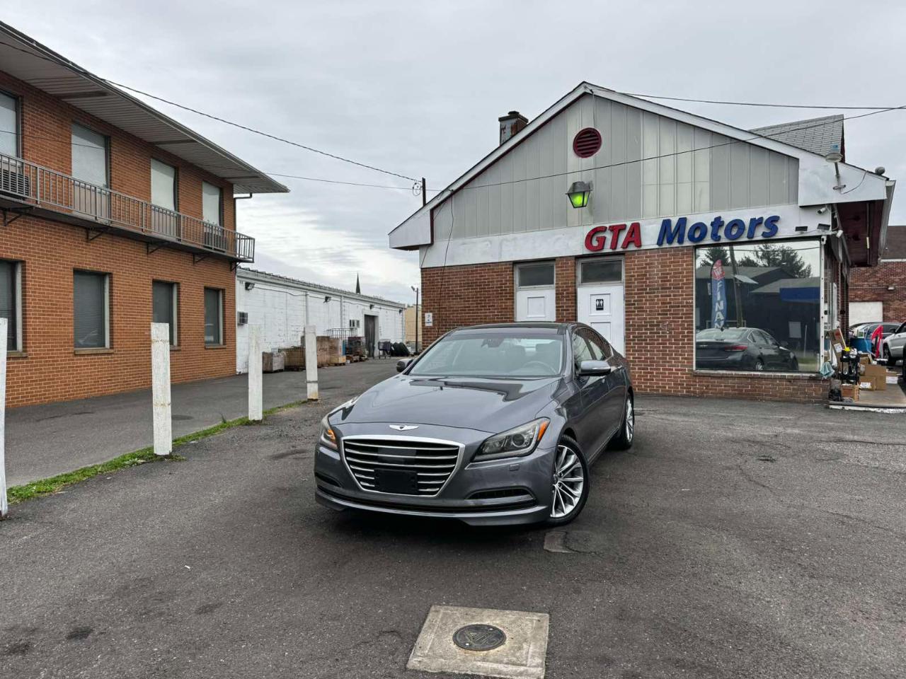Hyundai Genesis 4dr Sdn V6 3.8L AWD 2015