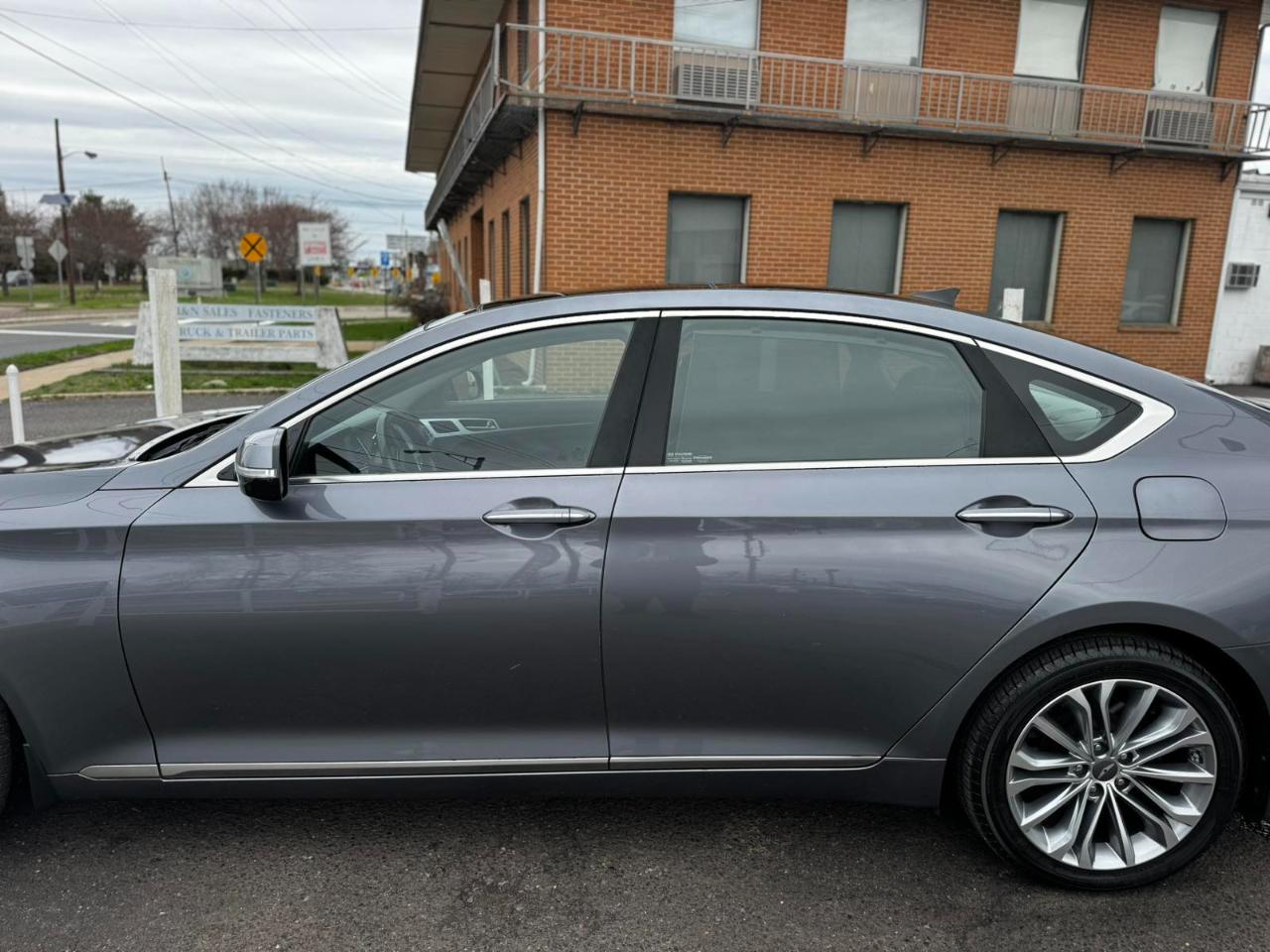 Hyundai Genesis 4dr Sdn V6 3.8L AWD 2015