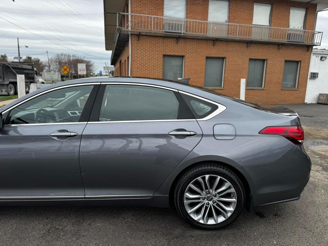 Hyundai Genesis 4dr Sdn V6 3.8L AWD 2015
