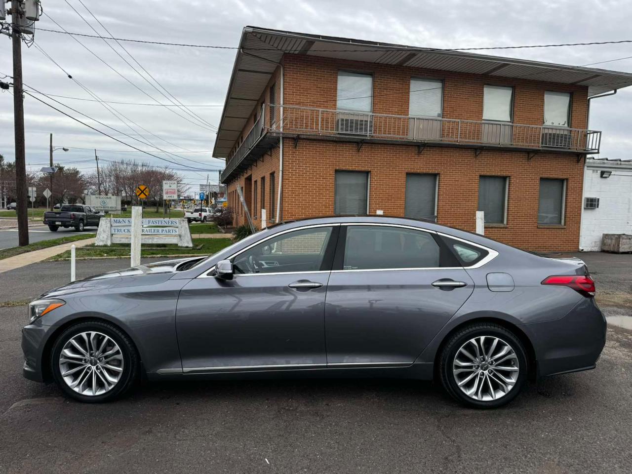 Hyundai Genesis 4dr Sdn V6 3.8L AWD 2015