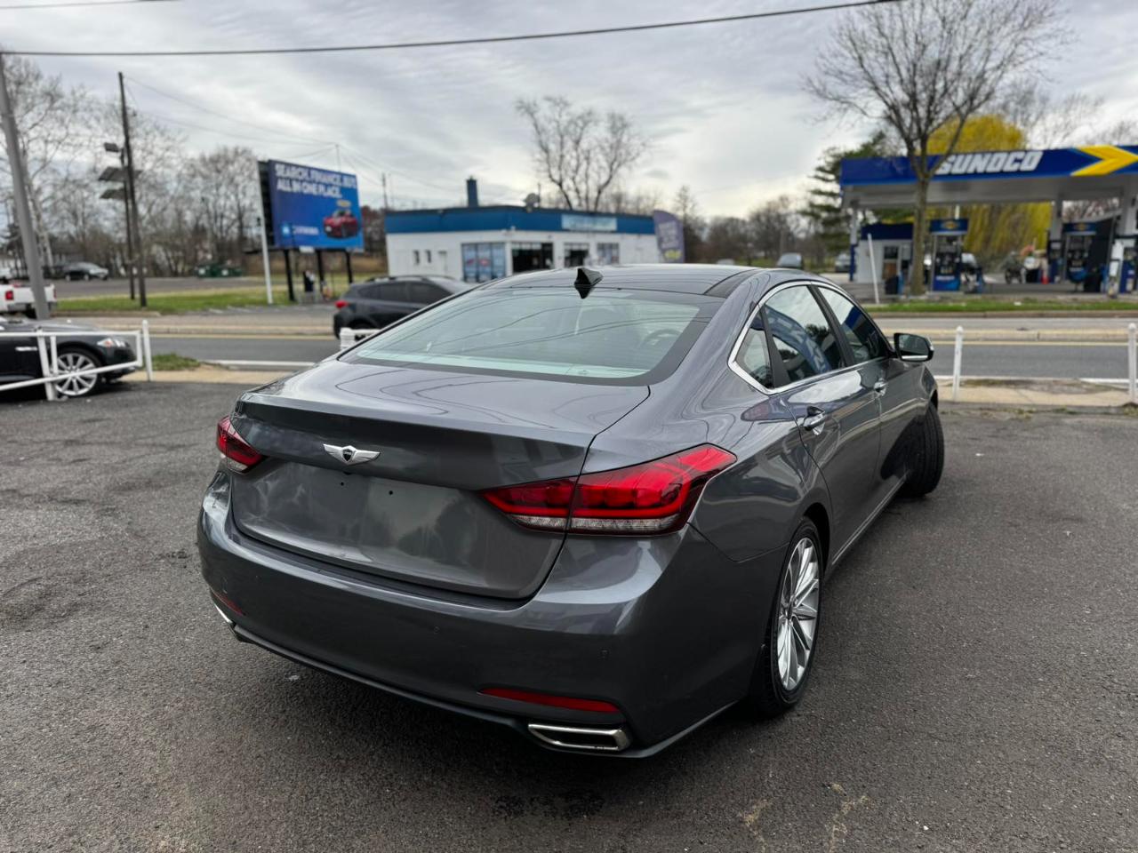 Hyundai Genesis 4dr Sdn V6 3.8L AWD 2015