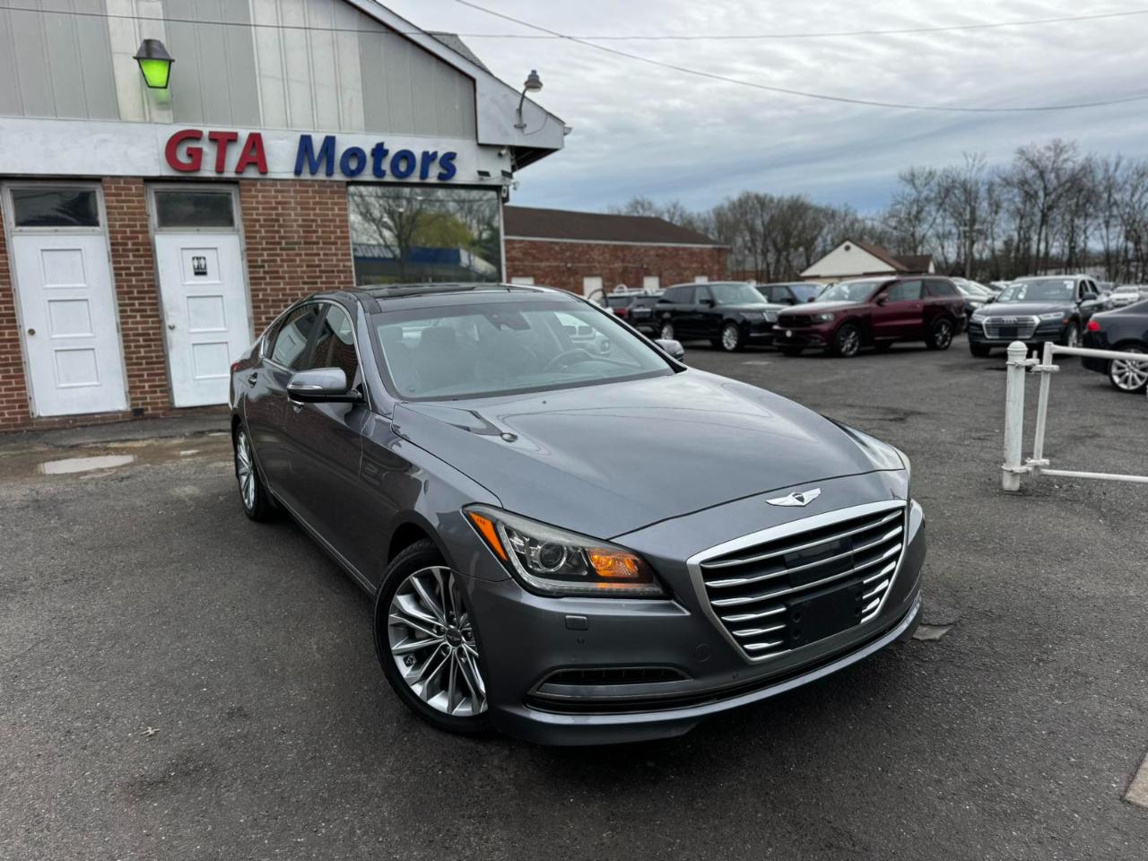 Hyundai Genesis 4dr Sdn V6 3.8L AWD 2015