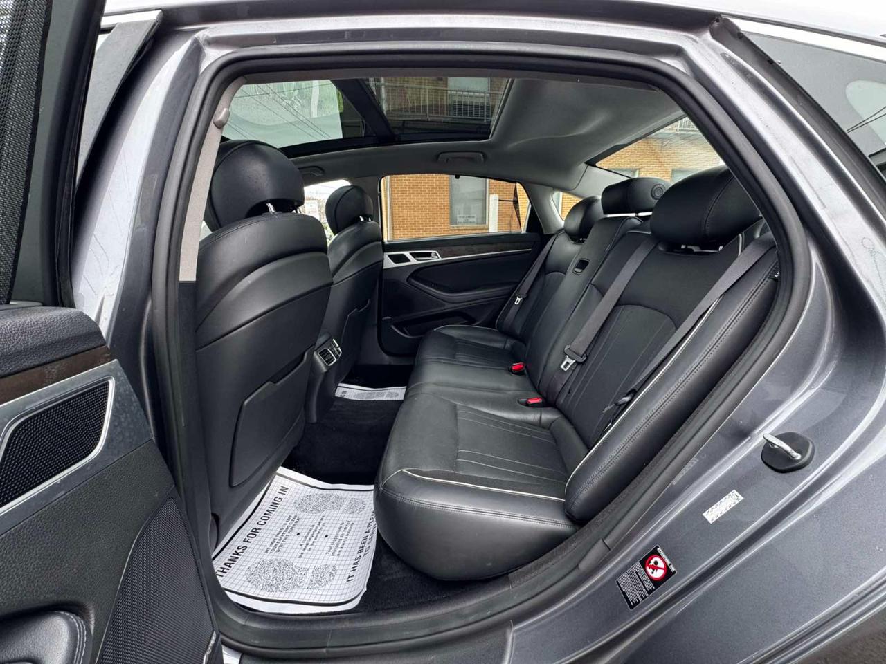 Hyundai Genesis 4dr Sdn V6 3.8L AWD 2015