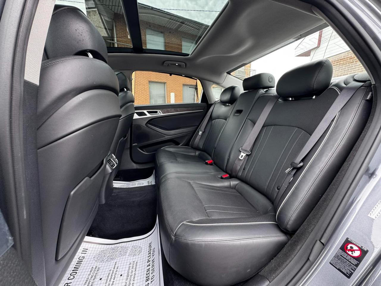 Hyundai Genesis 4dr Sdn V6 3.8L AWD 2015