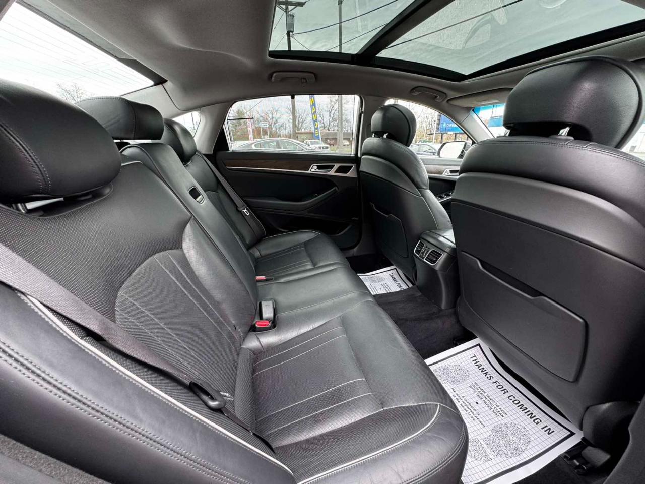 Hyundai Genesis 4dr Sdn V6 3.8L AWD 2015