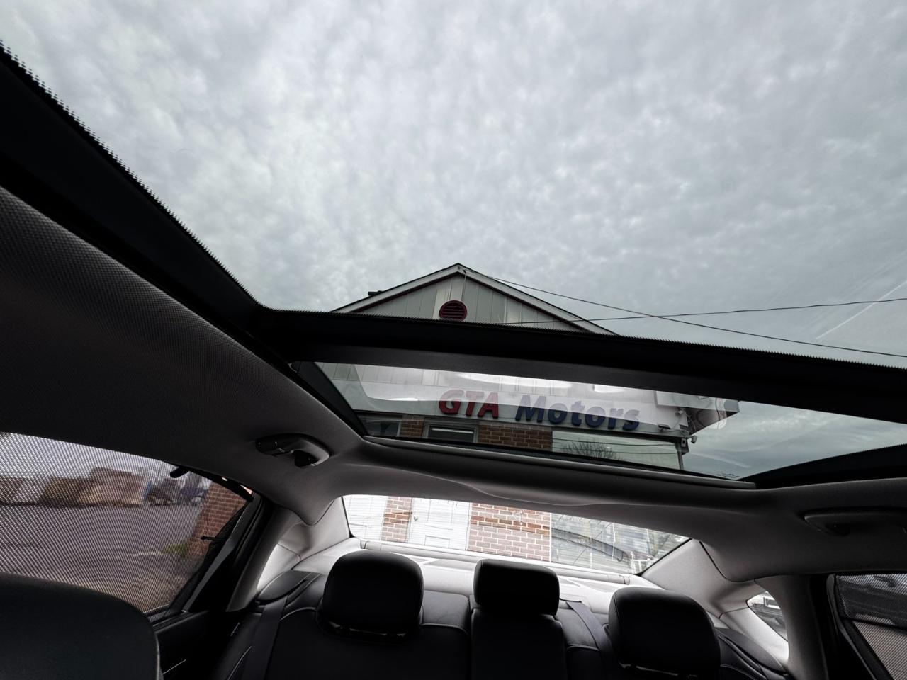 Hyundai Genesis 4dr Sdn V6 3.8L AWD 2015