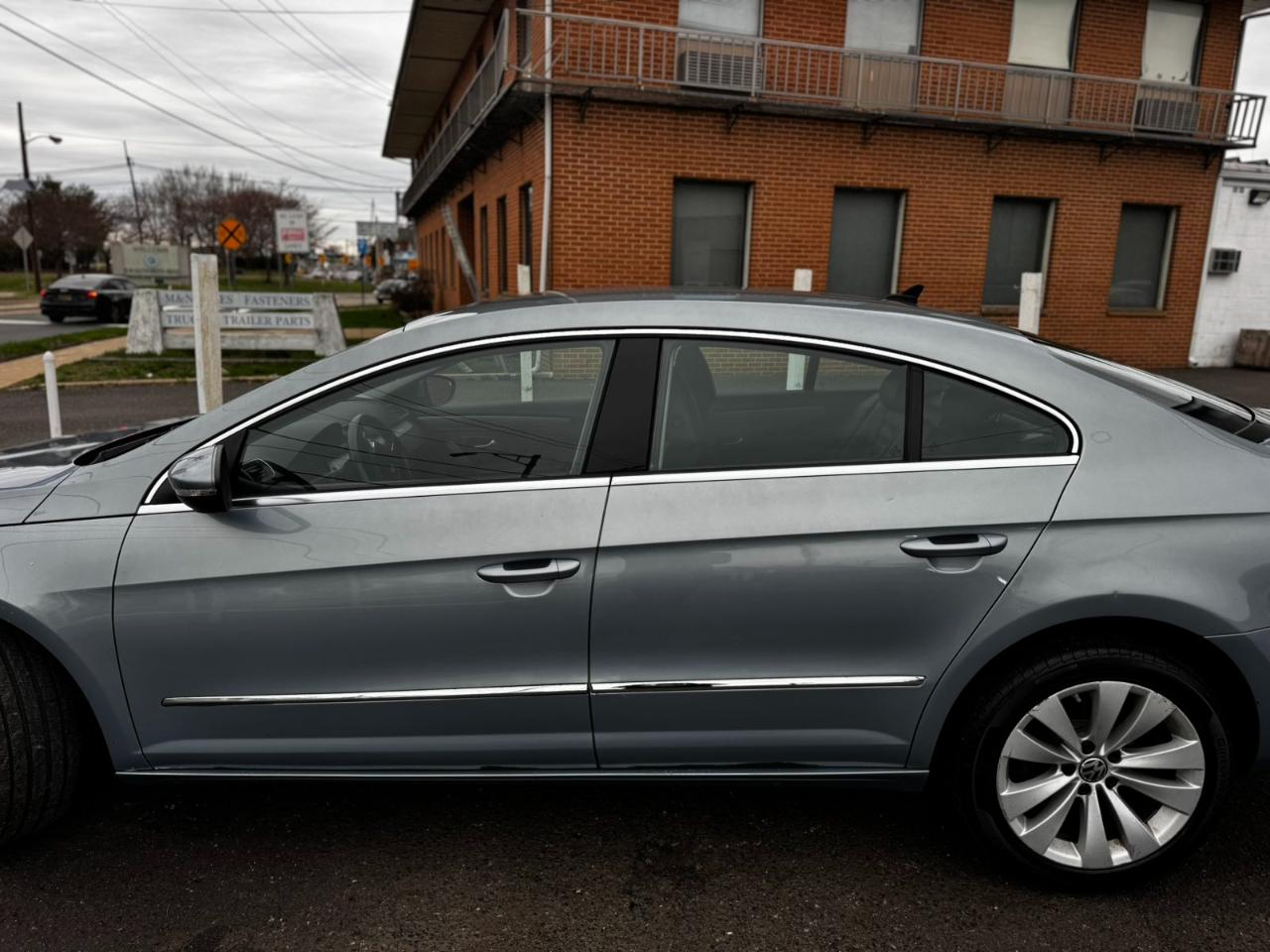 Volkswagen CC 4dr Sdn DSG R-Line PZEV 2012