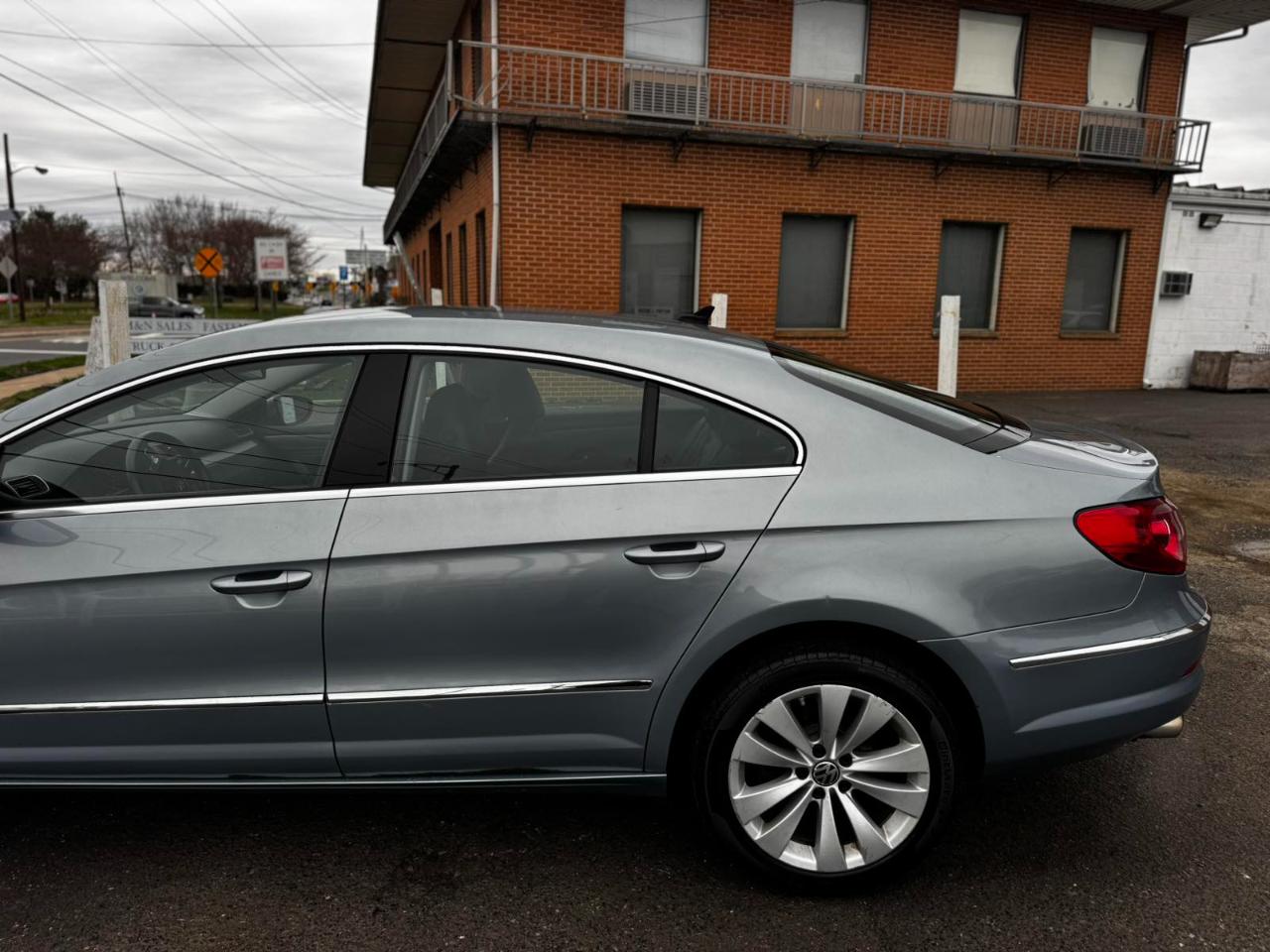 Volkswagen CC 4dr Sdn DSG R-Line PZEV 2012