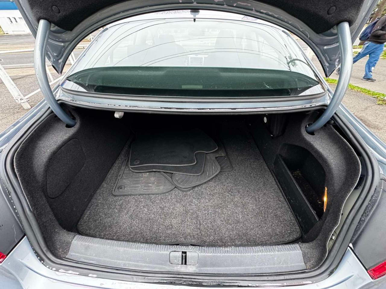 Volkswagen CC 4dr Sdn DSG R-Line PZEV 2012