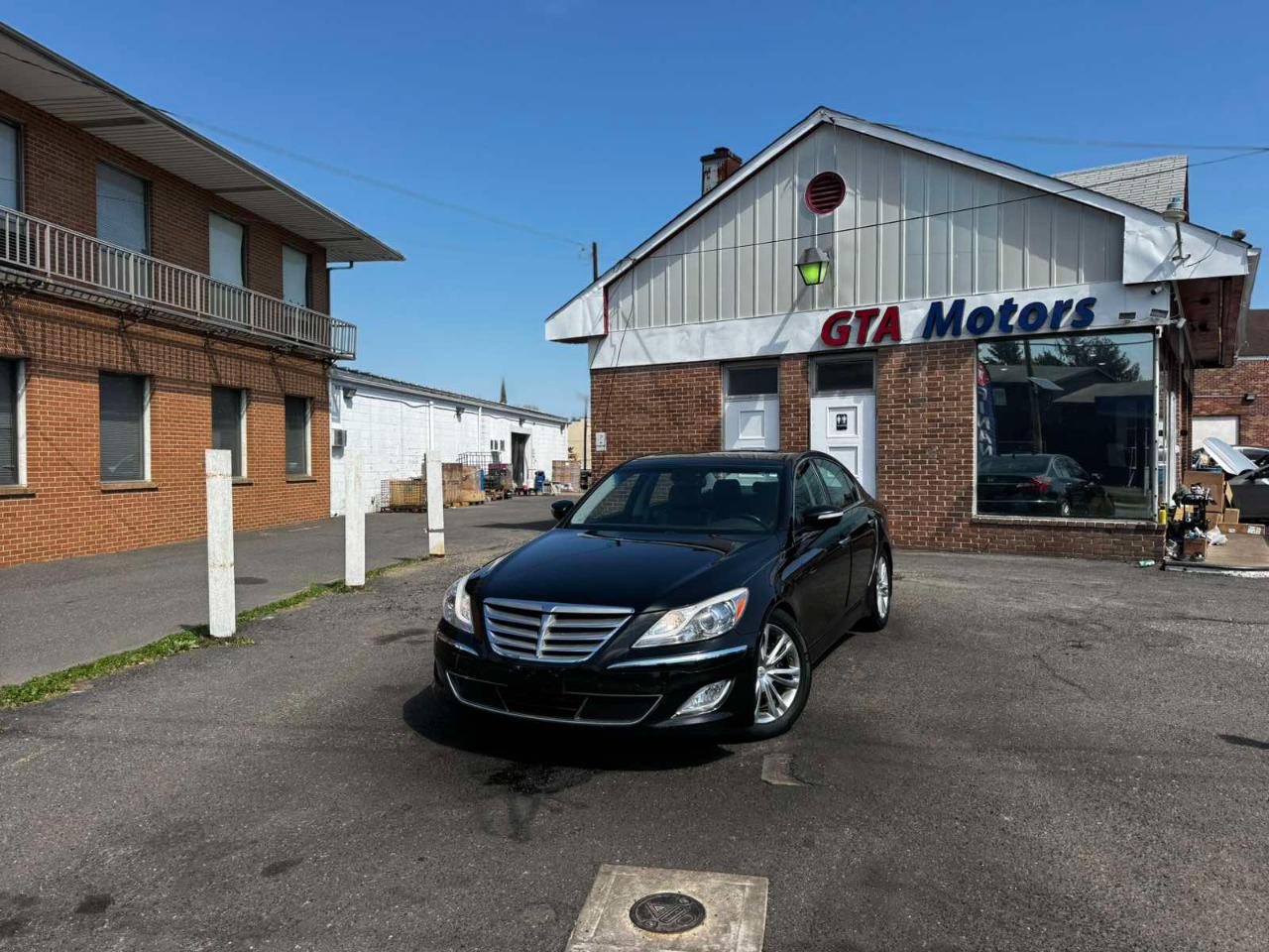 Hyundai Genesis 4dr Sdn V6 3.8L 2012