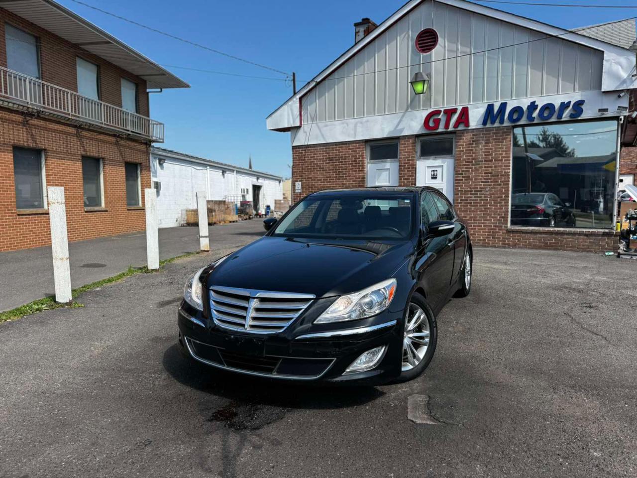 Hyundai Genesis 4dr Sdn V6 3.8L 2012