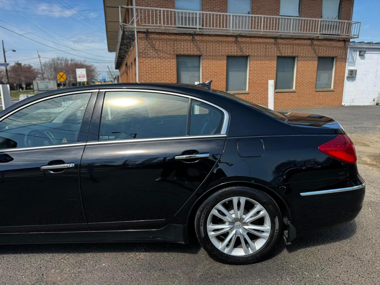 Hyundai Genesis 4dr Sdn V6 3.8L 2012