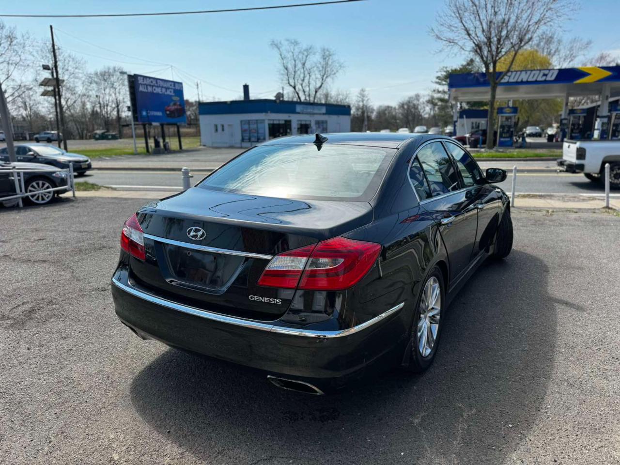 Hyundai Genesis 4dr Sdn V6 3.8L 2012