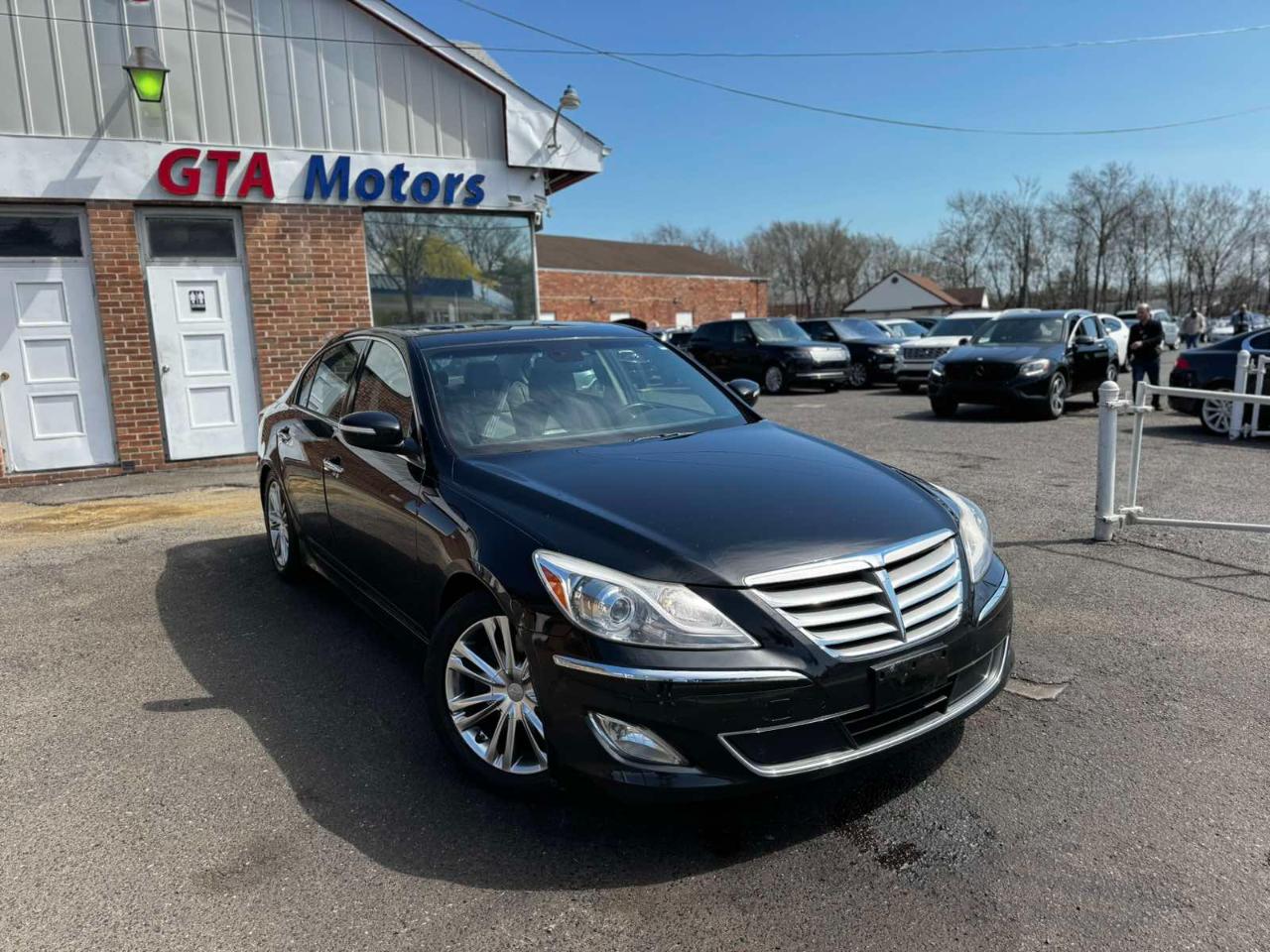 Hyundai Genesis 4dr Sdn V6 3.8L 2012