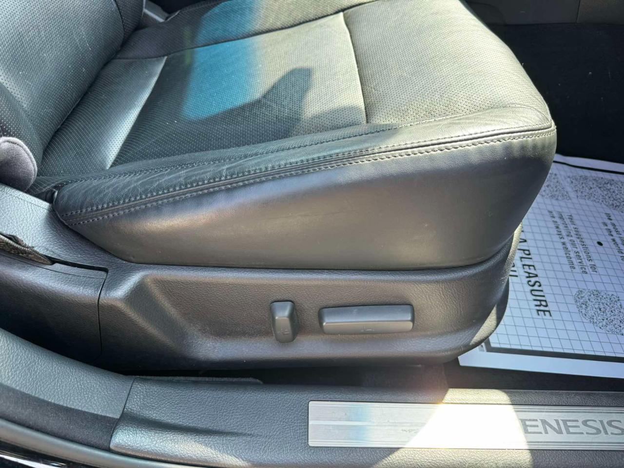 Hyundai Genesis 4dr Sdn V6 3.8L 2012