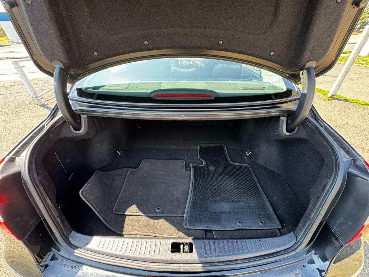 Hyundai Genesis 4dr Sdn V6 3.8L 2012