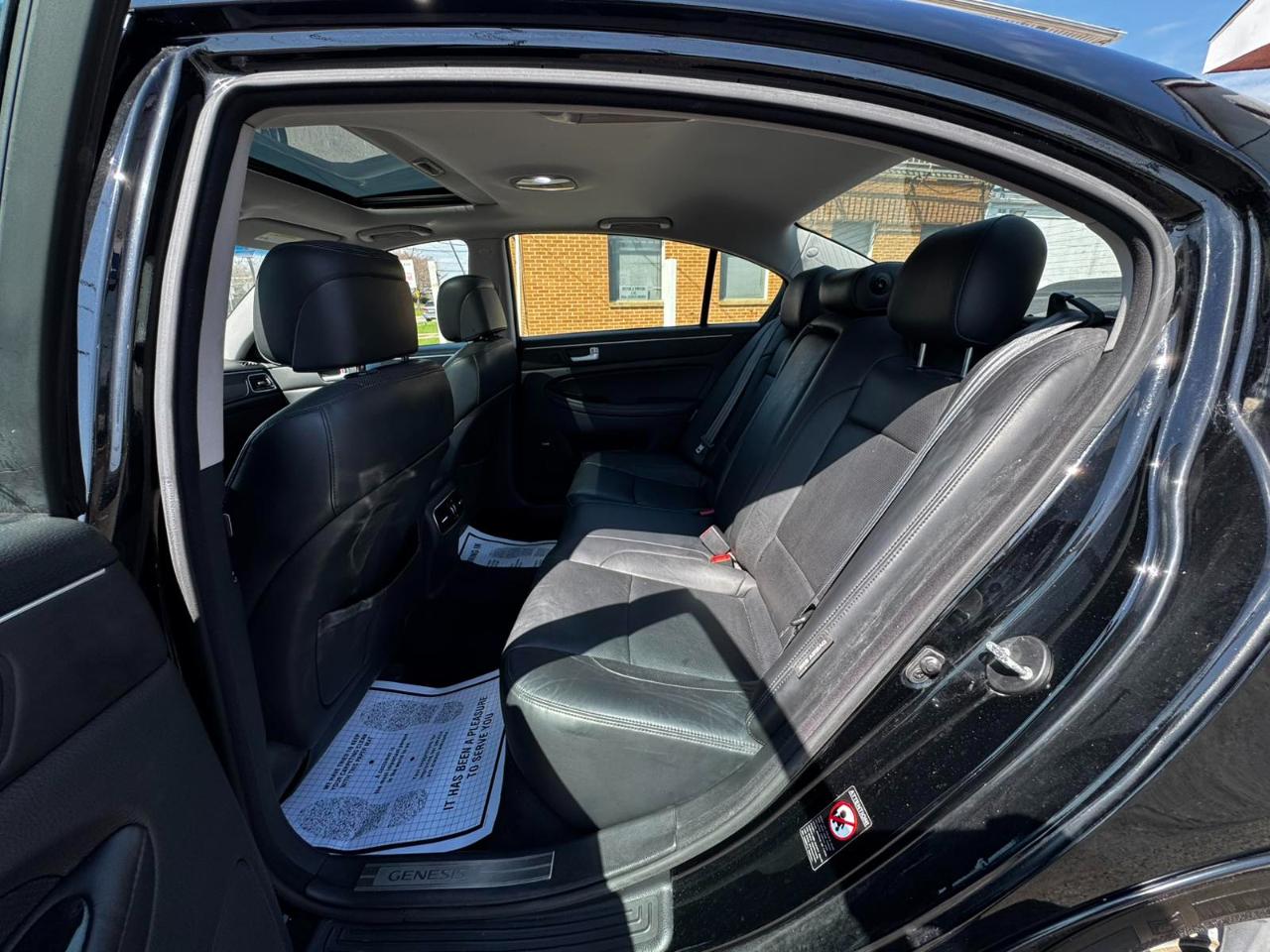 Hyundai Genesis 4dr Sdn V6 3.8L 2012