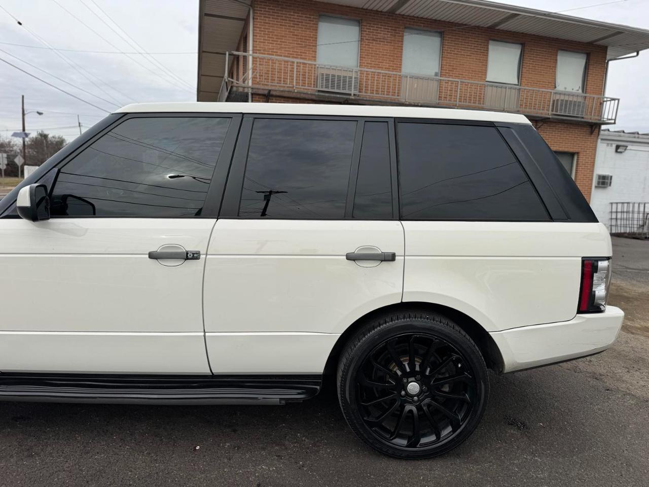 Land Rover Range Rover 4WD 4dr HSE LUX 2010