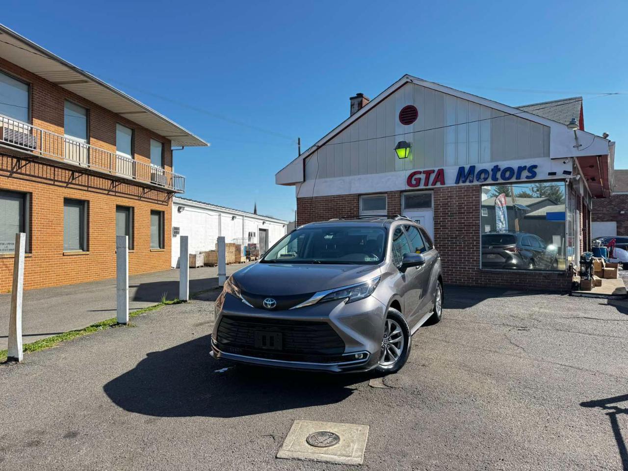 Toyota Sienna XLE FWD 7-Passenger (Natl) 2022