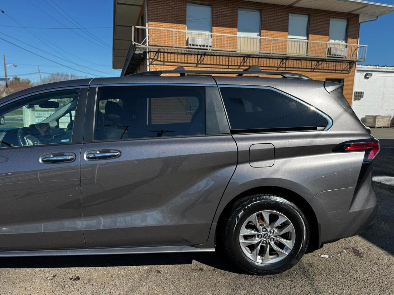 Toyota Sienna XLE FWD 7-Passenger (Natl) 2022