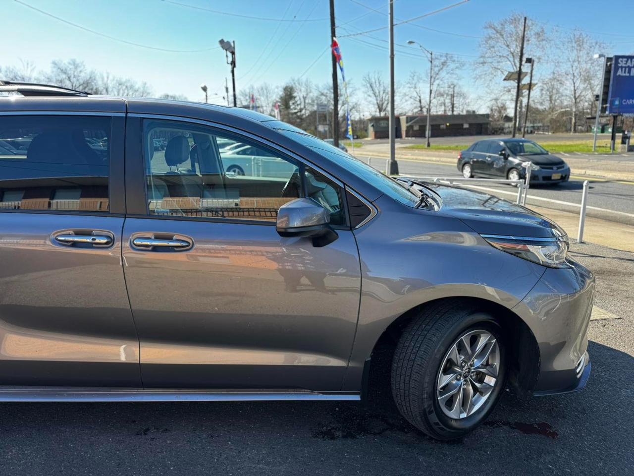 Toyota Sienna XLE FWD 7-Passenger (Natl) 2022
