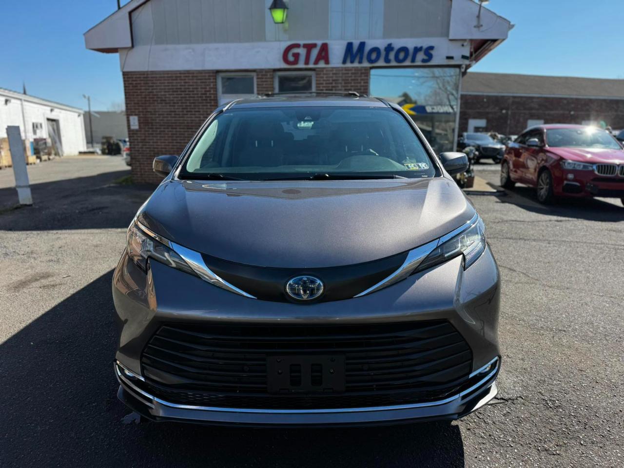 Toyota Sienna XLE FWD 7-Passenger (Natl) 2022