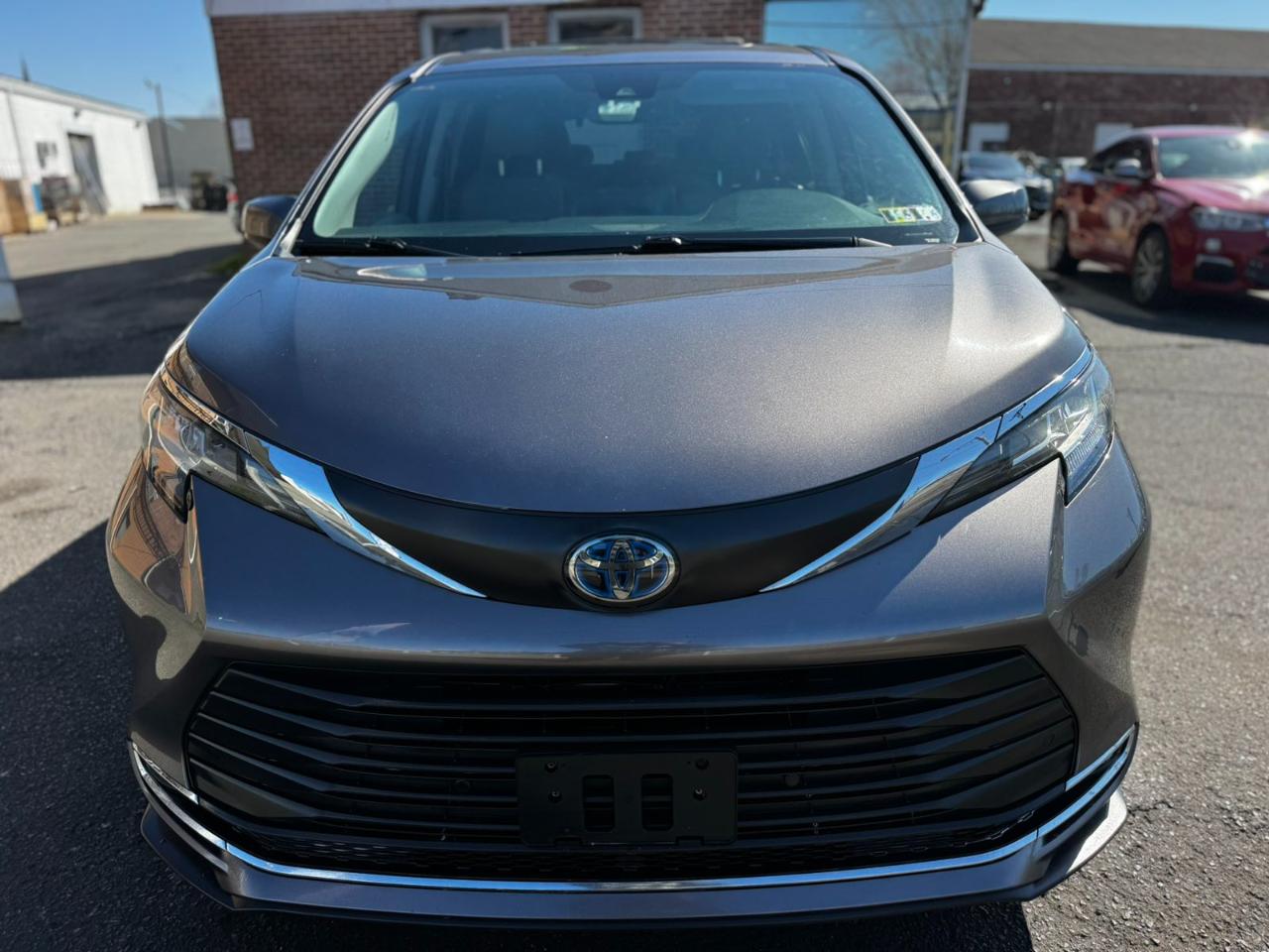 Toyota Sienna XLE FWD 7-Passenger (Natl) 2022